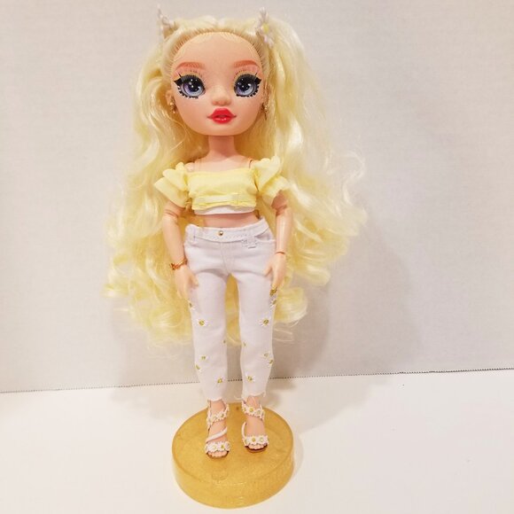 Rainbow High Fashion Doll Delilah Fields (Buttercup), EUC - Picture 1 of 9